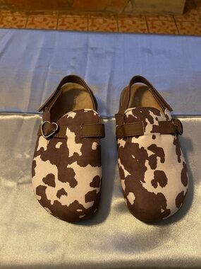 Old Navy Brown and White Cow Print Kids Sandals